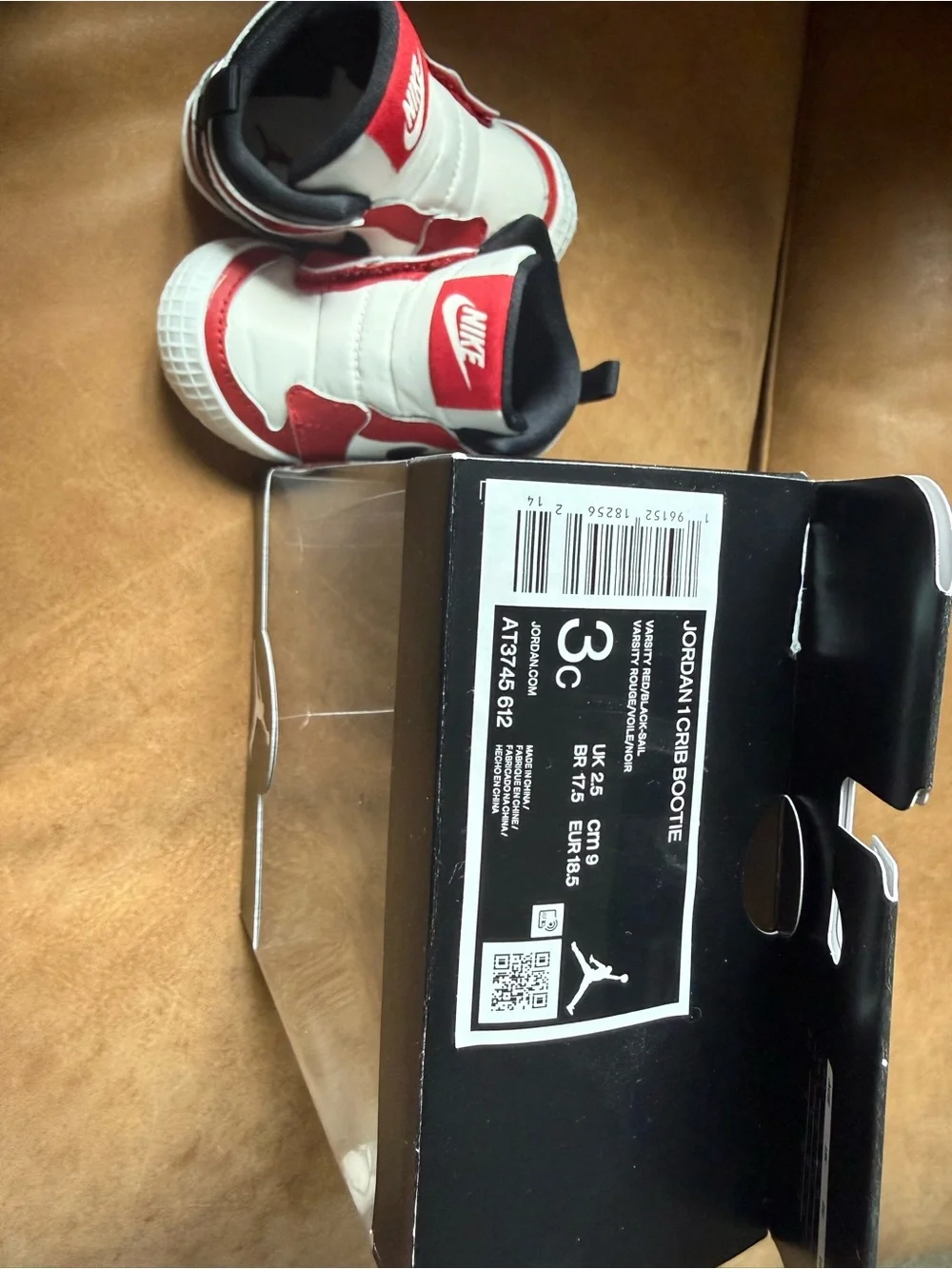 Nike jordan crib